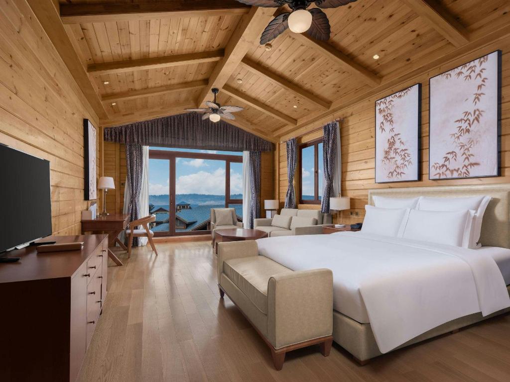Swiss Select, King Bed, Mountain View, Villa Area