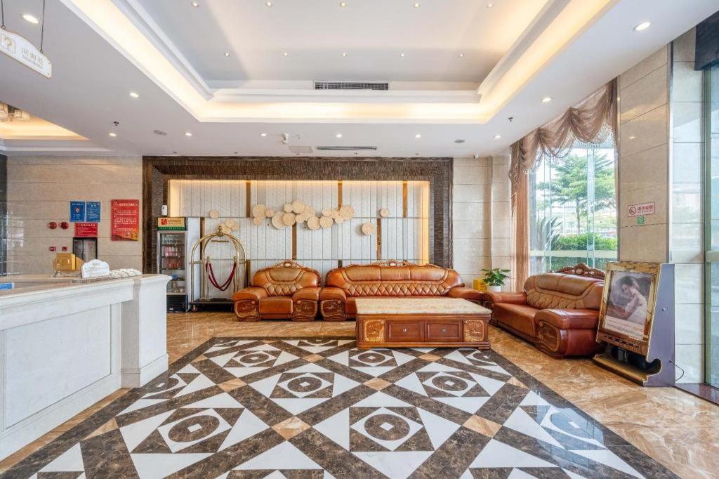 Vienna 3 Best Hotel (Dongguan Liaobu Shida Road) 18/55