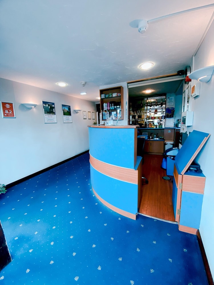 Redwings Lodge 12/45