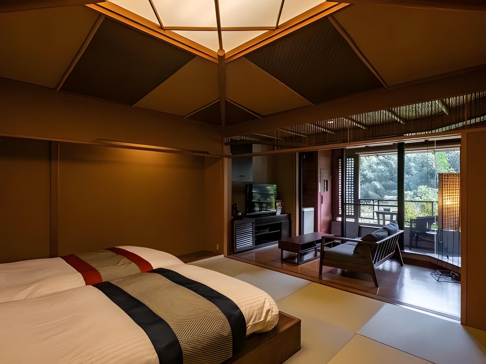 Japanese, Twin Beds