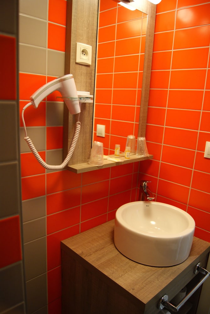 Hotel The Originals Clermont-Ferrand Sud 20/24