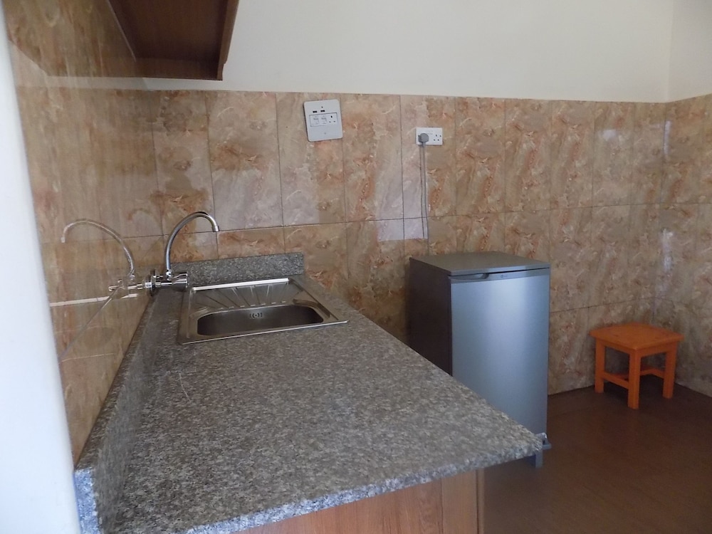 Olina Hotel And Apartments 38/38
