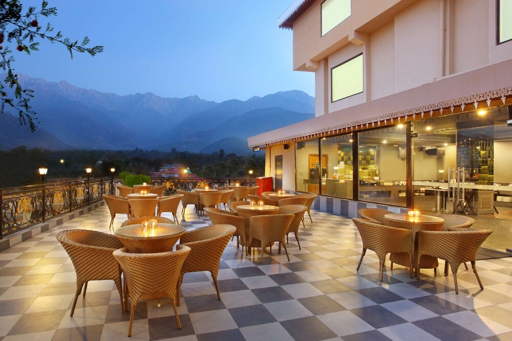 Rs Sarovar Portico 37/59