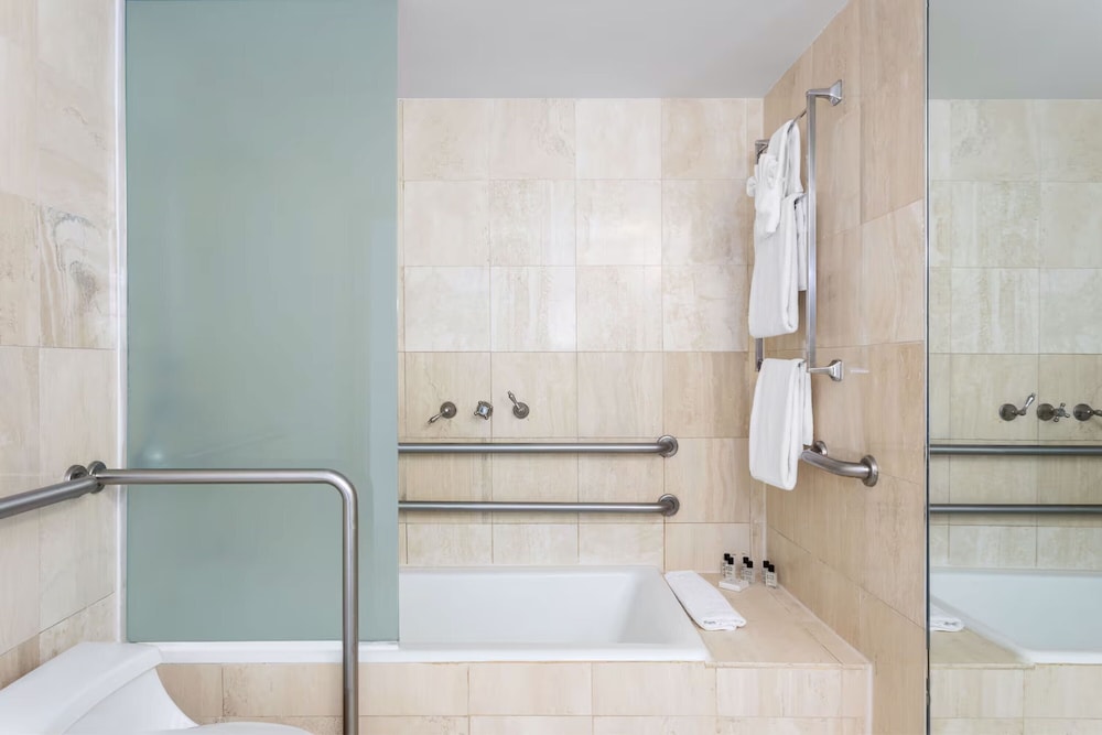 The Astor by LuxUrban 30/30