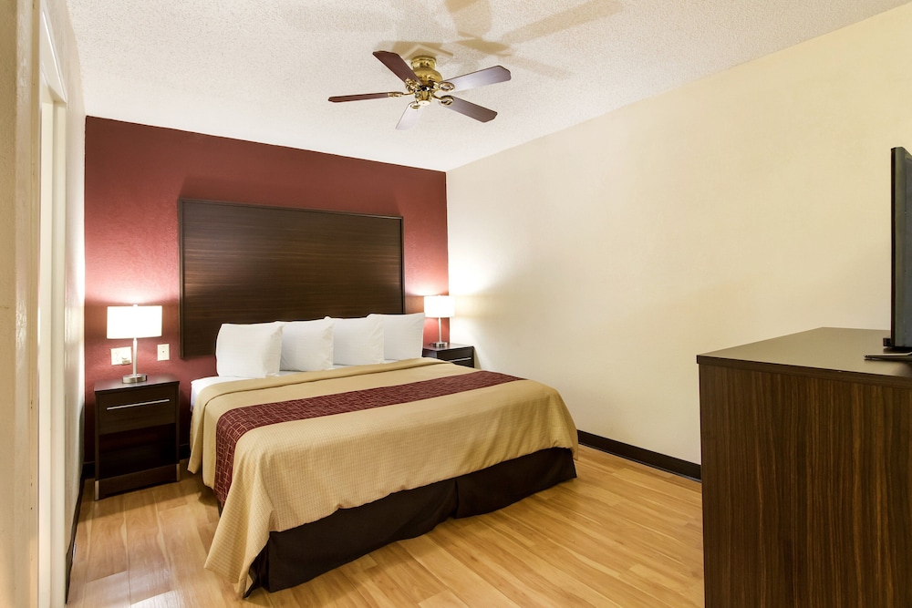 Red Roof Inn & Suites Statesboro - University 18/45