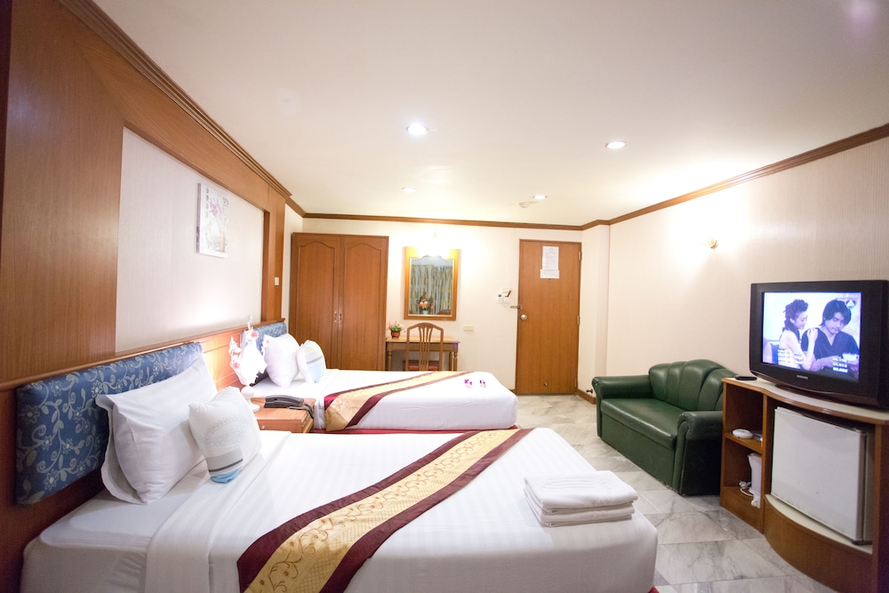 Chaipat Hotel 12/66