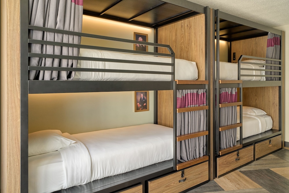FEMALE DORM, QUADRUPLE