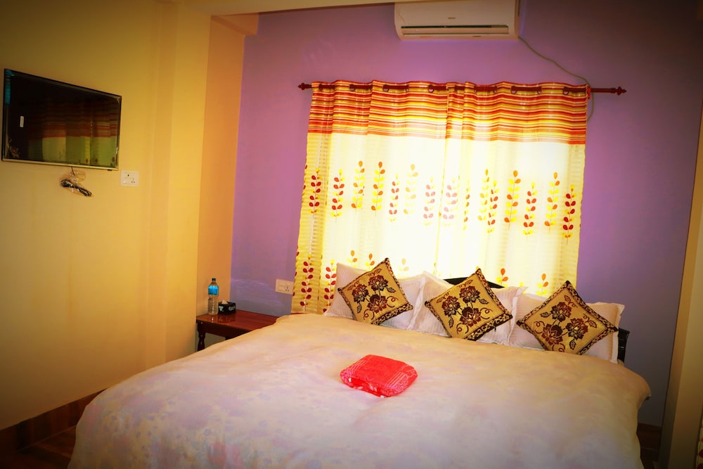 DELUXE, KING BED, GARDEN VIEW