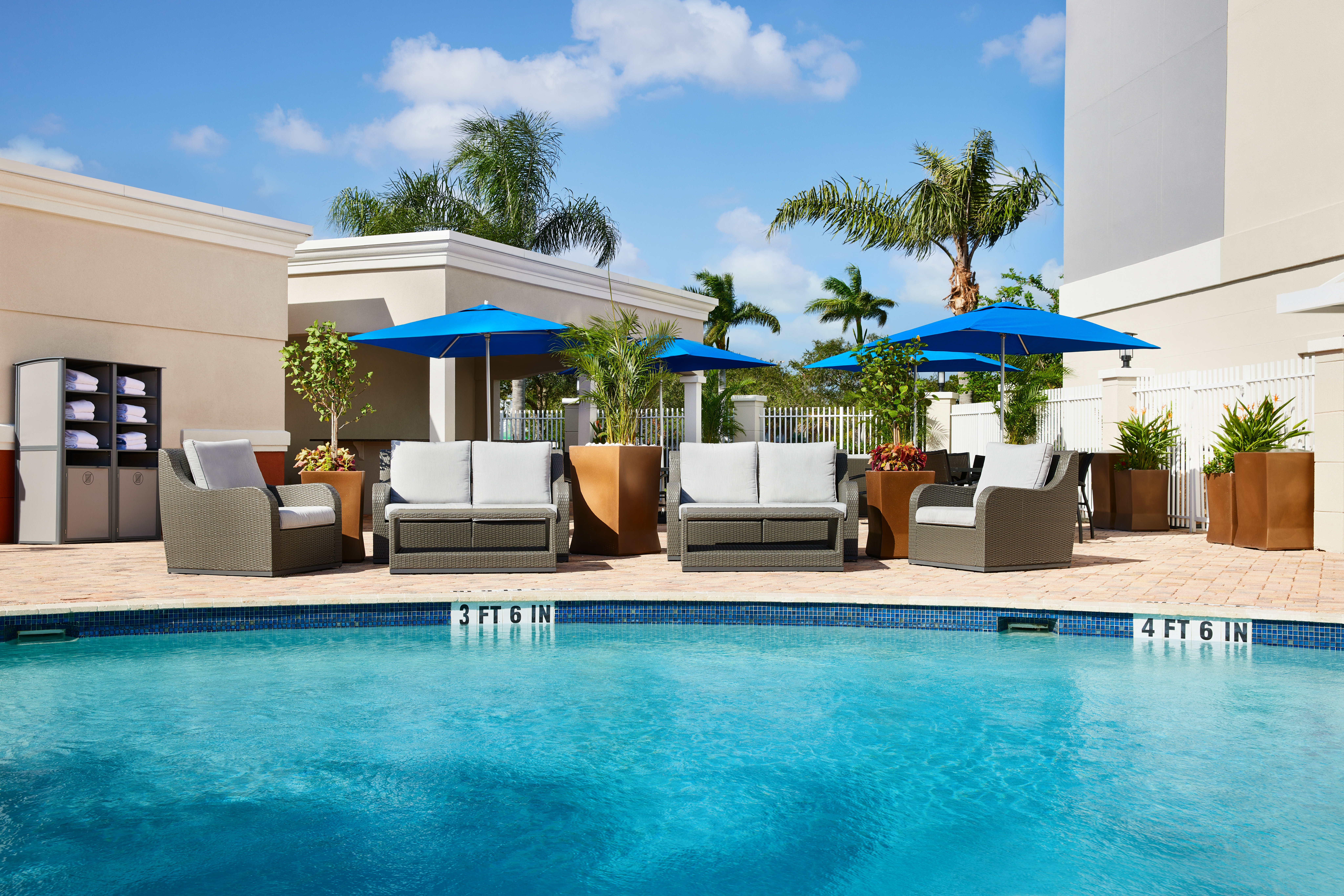 Holiday Inn Express and Suites Port St. Lucie West 48/50