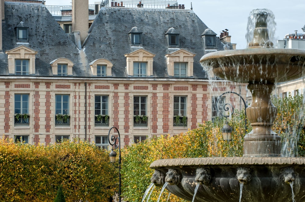 Cour des Vosges 2/50