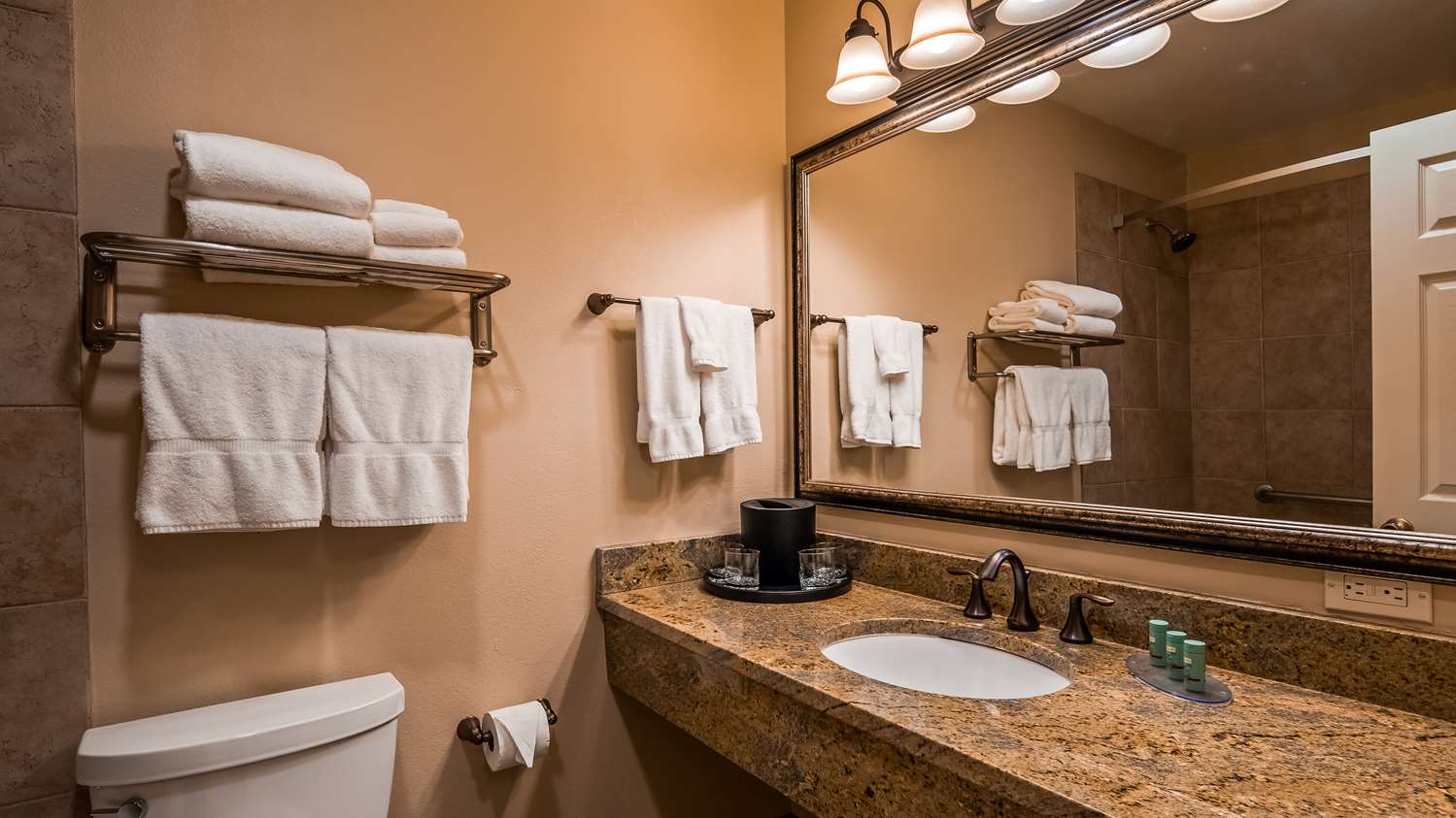 Best Western Tyrolean Lodge 66/68
