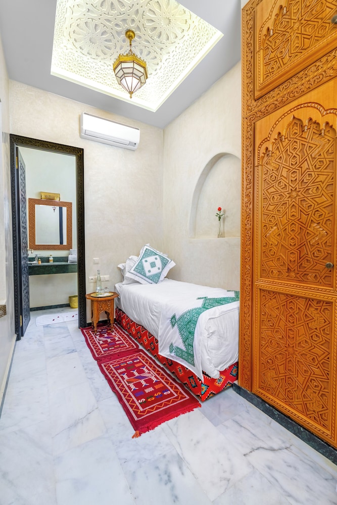 STANDARD, TWIN BEDS