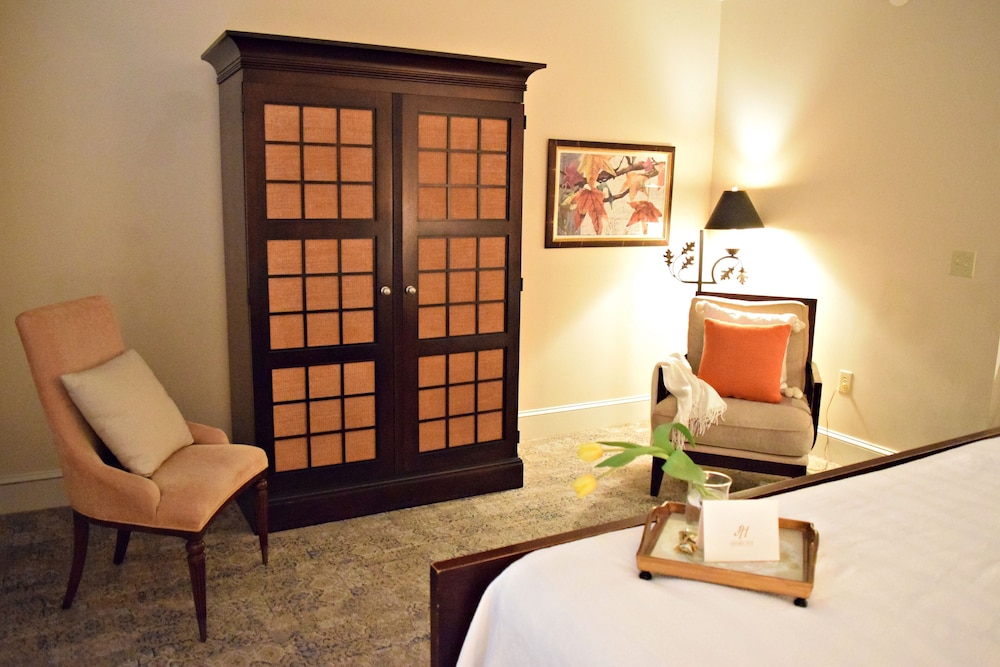JH Adams Inn, Trademark Collection by Wyndham 42/78