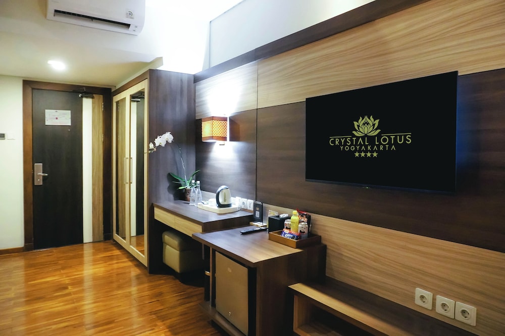 Crystal Lotus Hotel 6/63