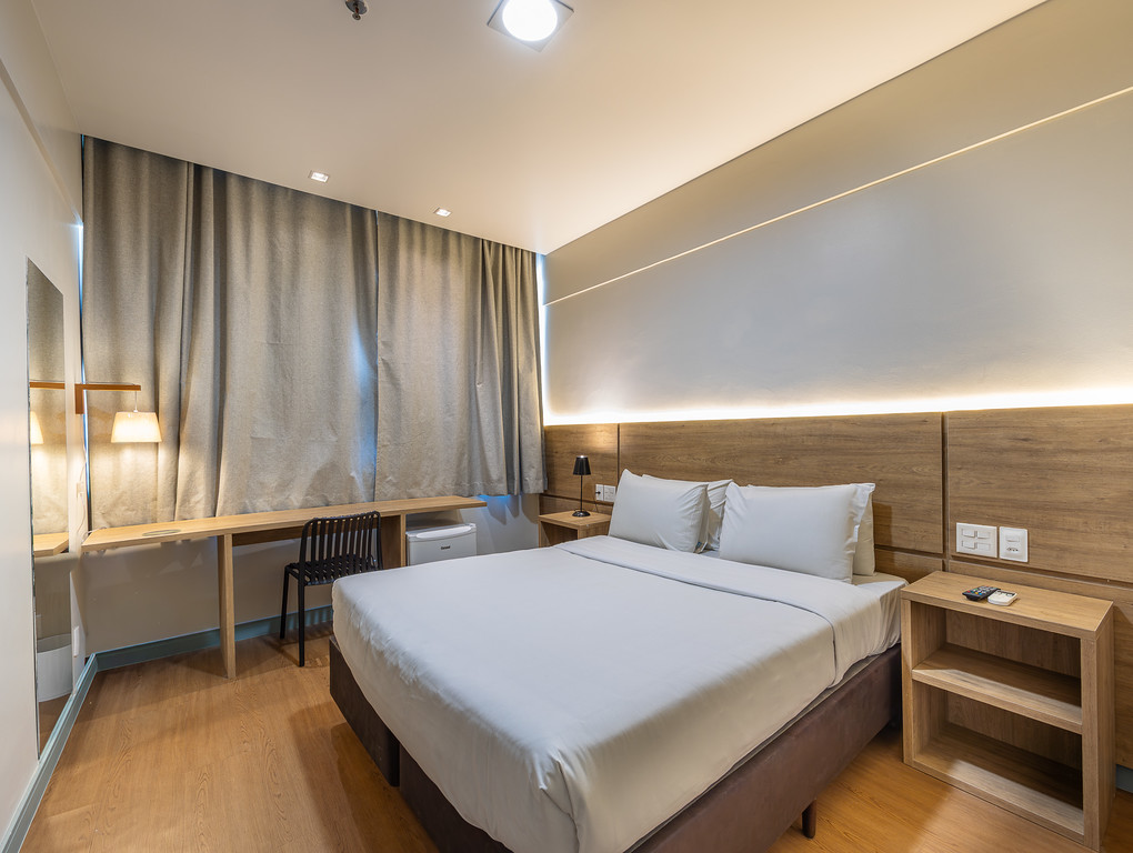 Standard, Queen Bed
