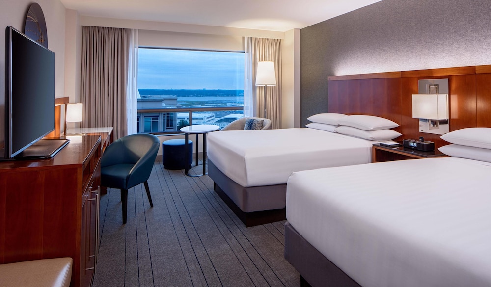 Hyatt Regency Crystal City 25/70