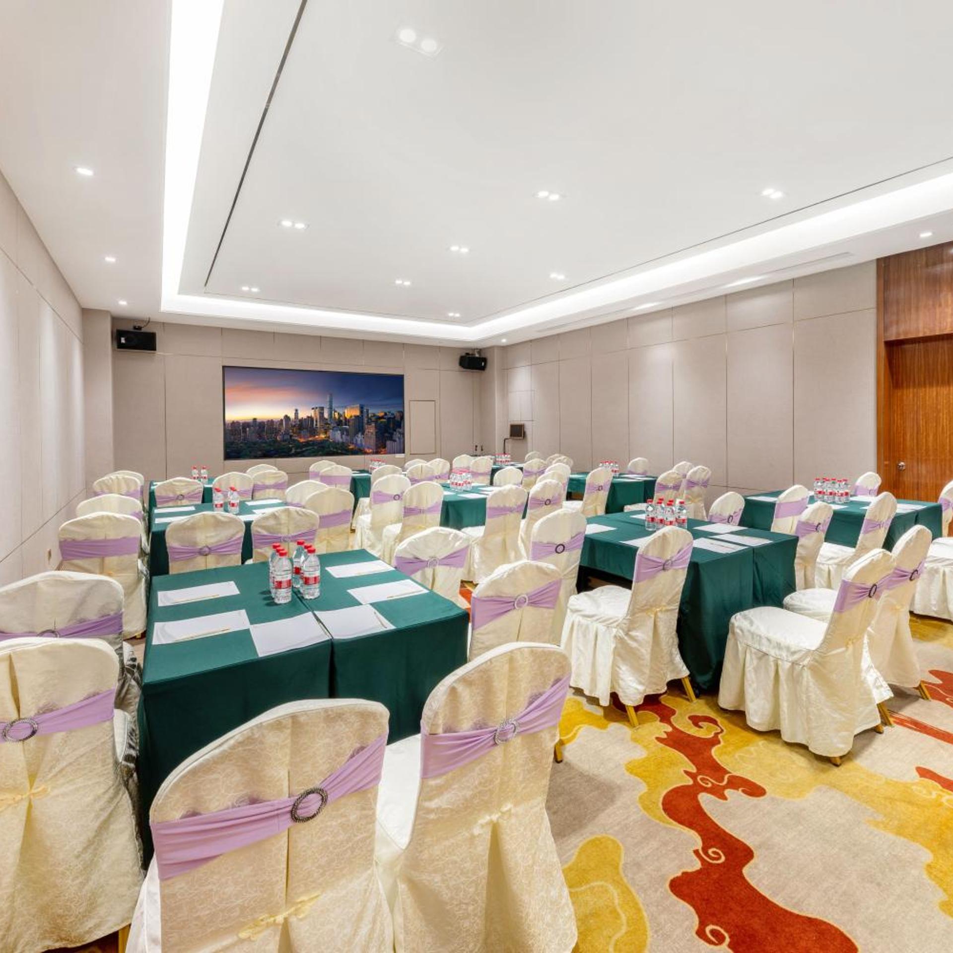 Qian Hai Holiday Hotel 56/68