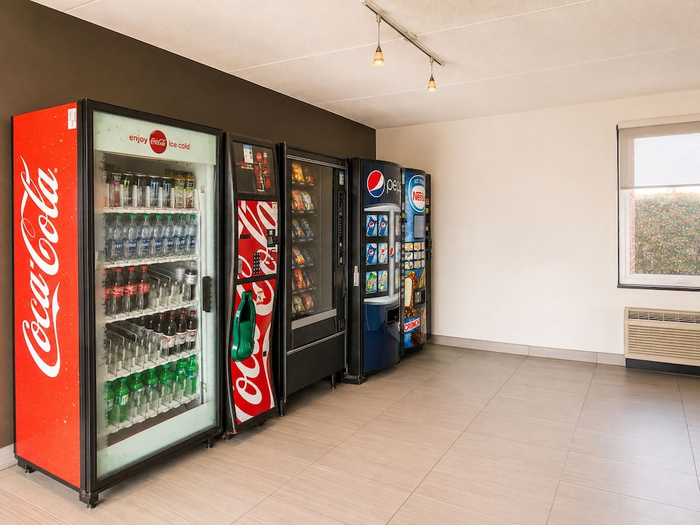 Studio6 San Antonio, TX - Lackland AFB 33/59