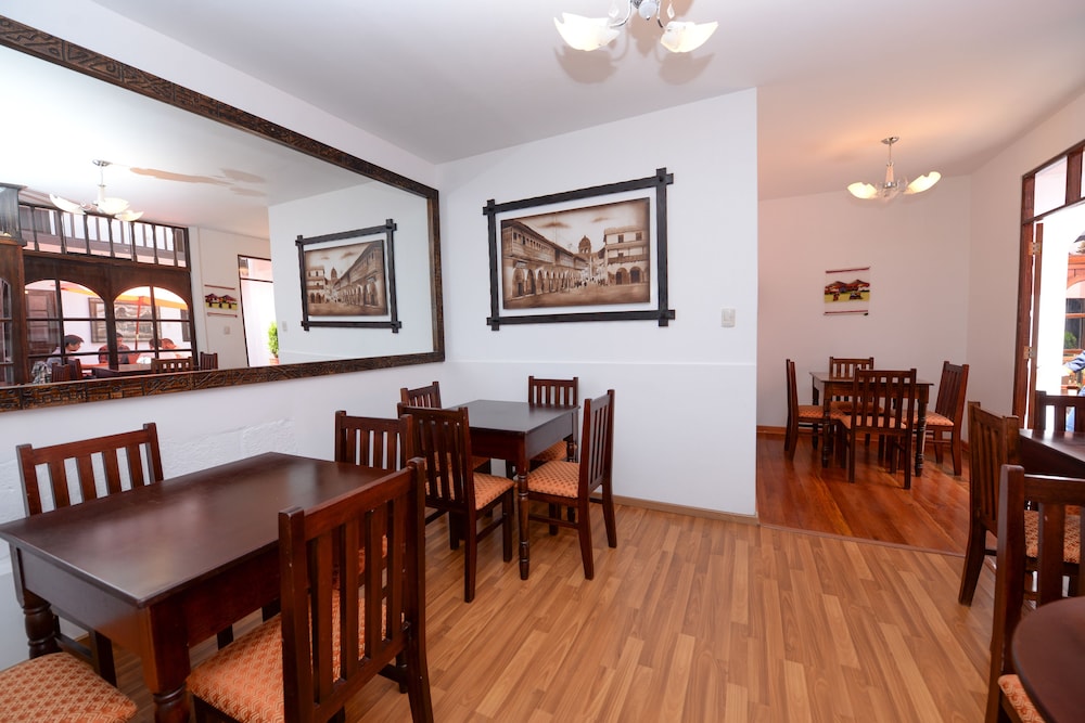 Yabar Hotel Plaza 52/65