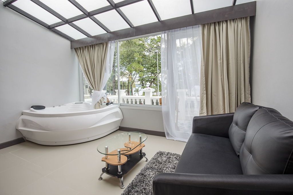 جناح جونيور بجاكوزي، MODERN LIVING HOTEL 5/6