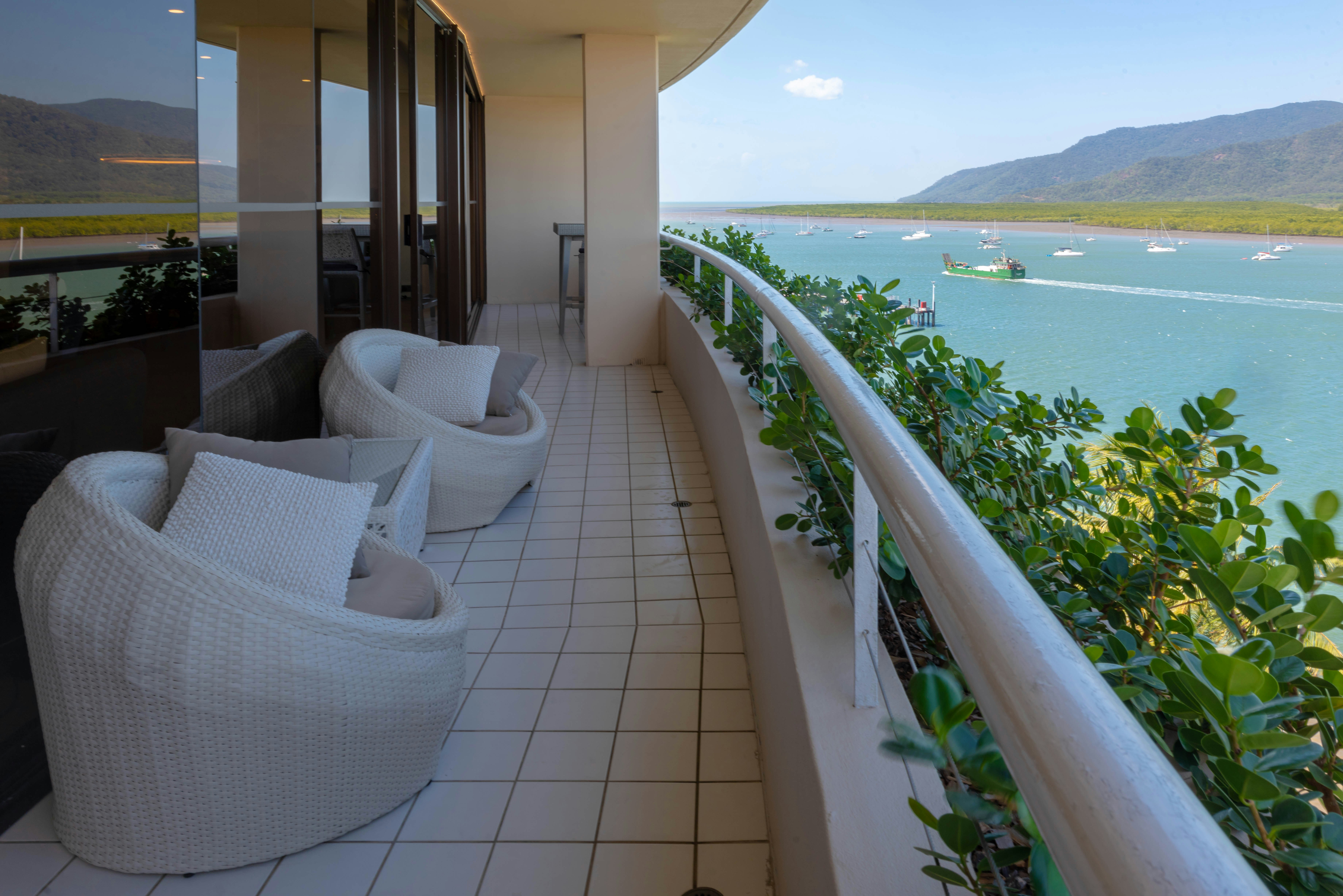Hilton Cairns Hotel 13/85