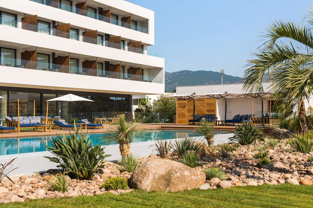 Golden Tulip Porto Vecchio 7/81