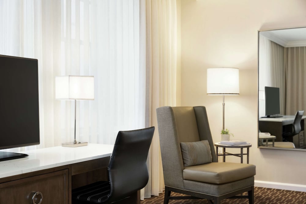 Hilton New Orleans/St. Charles Avenue 44/71