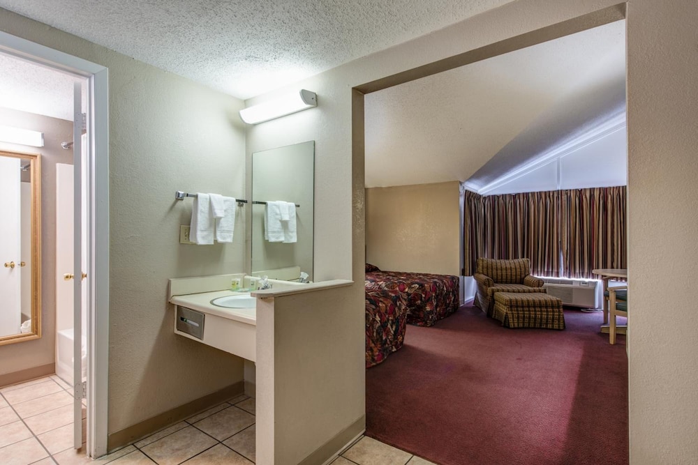 Green Valley Motel 46/53