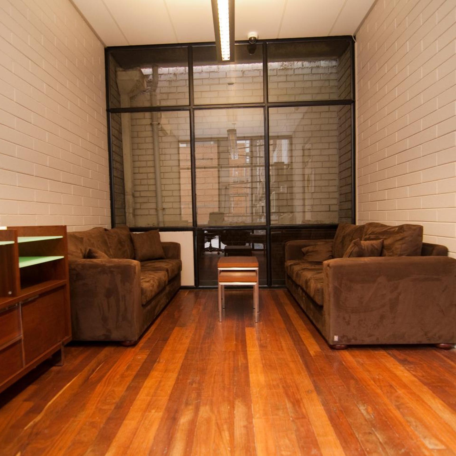 Kangaroo Inn 30/50
