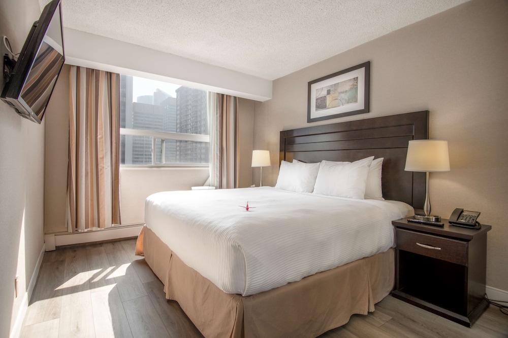 Coast Calgary Downtown Hotel and Suites by APA 24/61