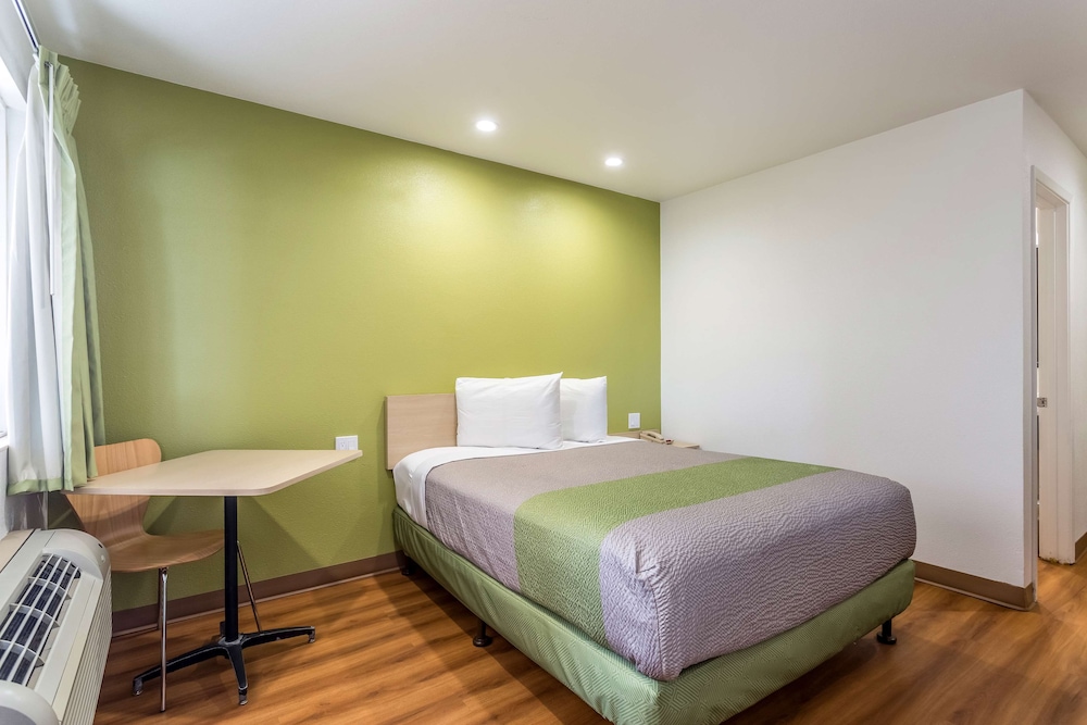 Motel6 Needles, CA 19/52