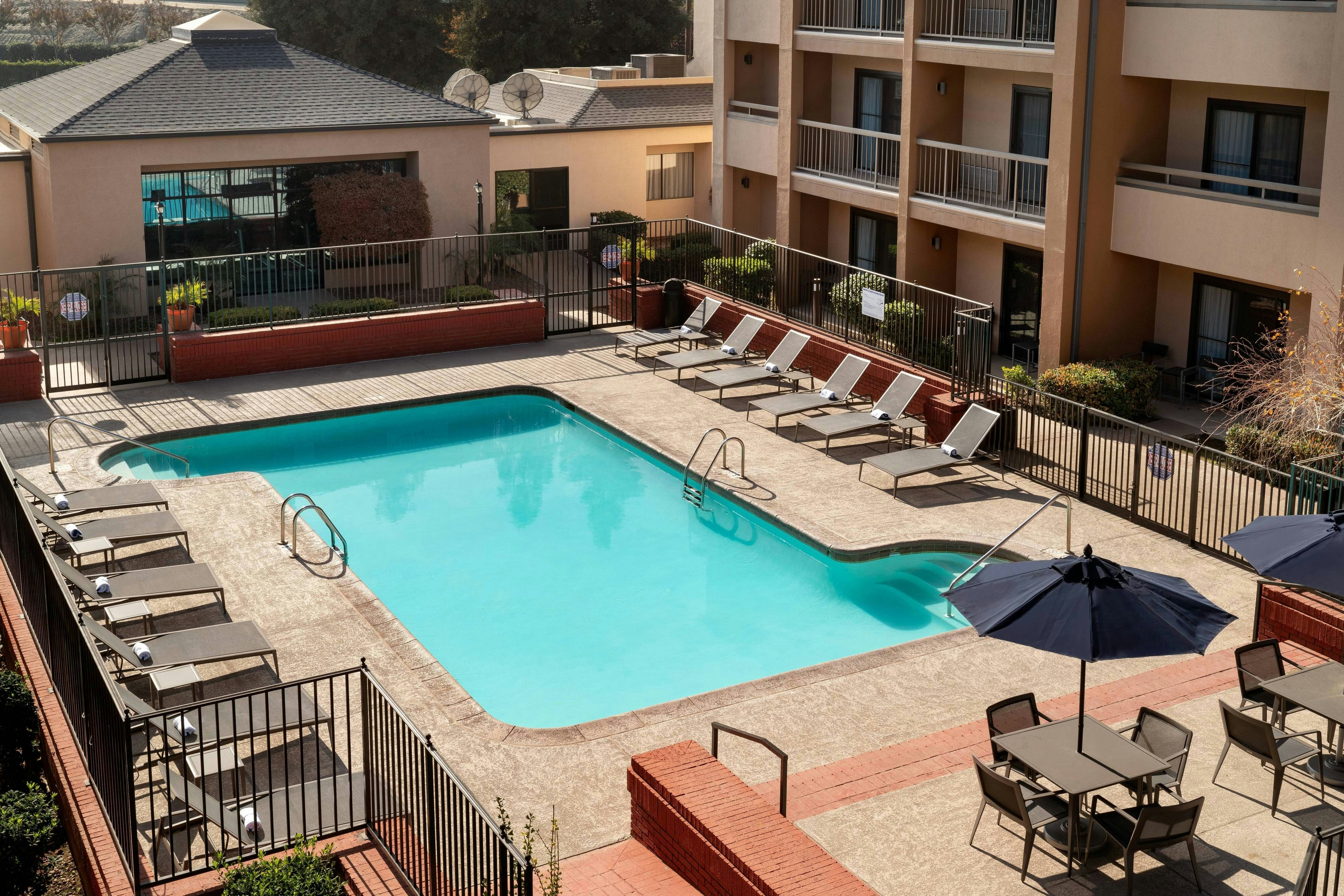 Courtyard Bakersfield 6/6