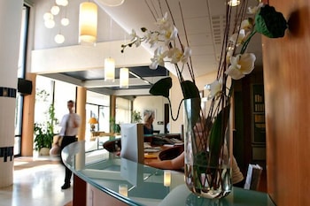 Brit Hotel Du Lac 7/43