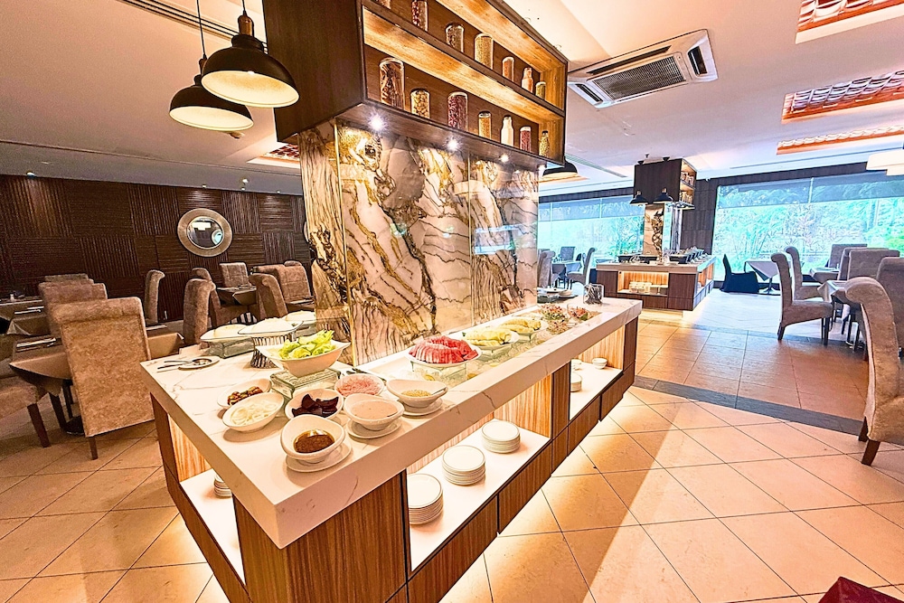 Howard Johnson by Wyndham Kota Kinabalu City Centre 61/72