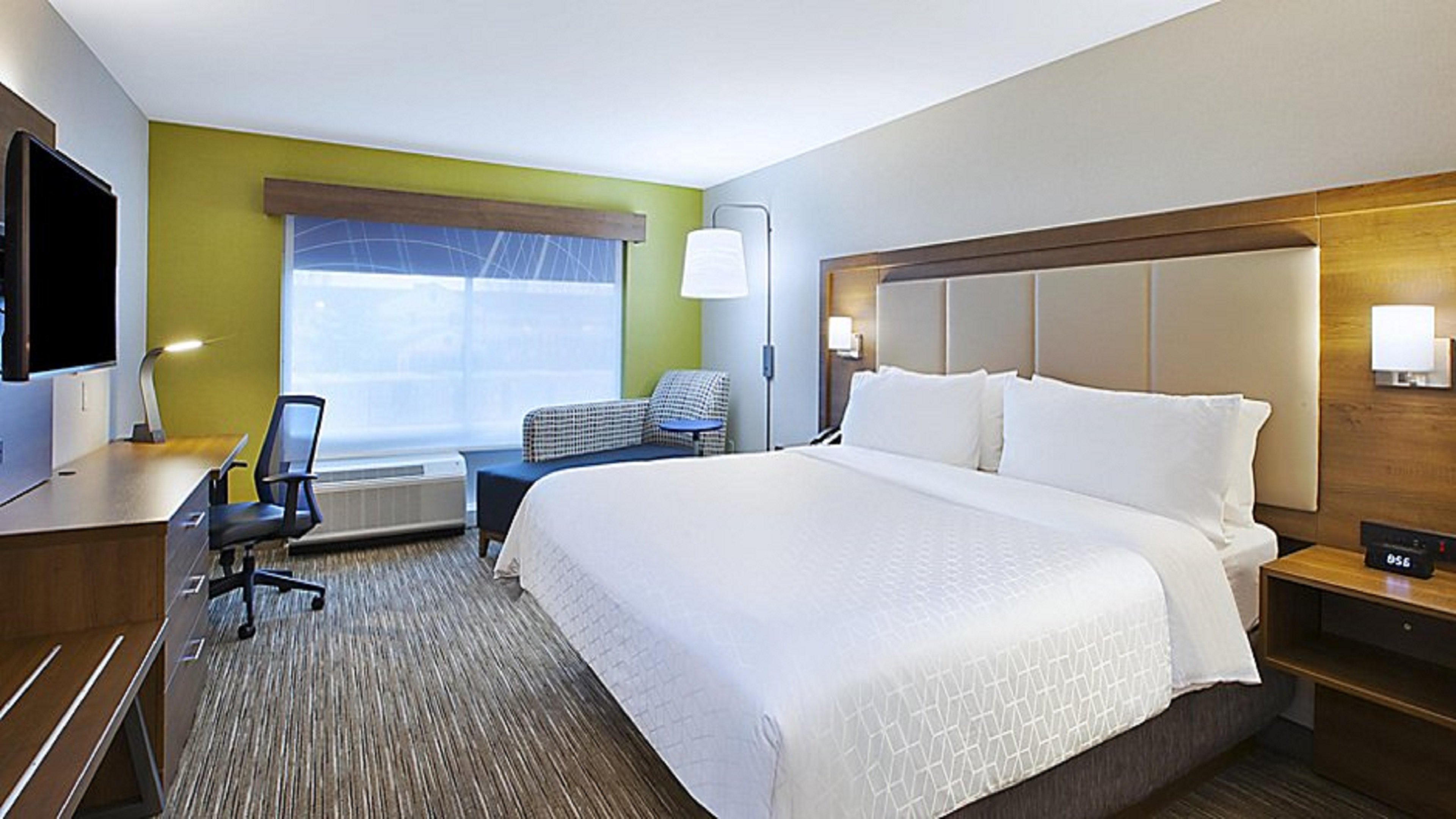 Holiday Inn Express Suites Grand Rapids Airport North 15/32