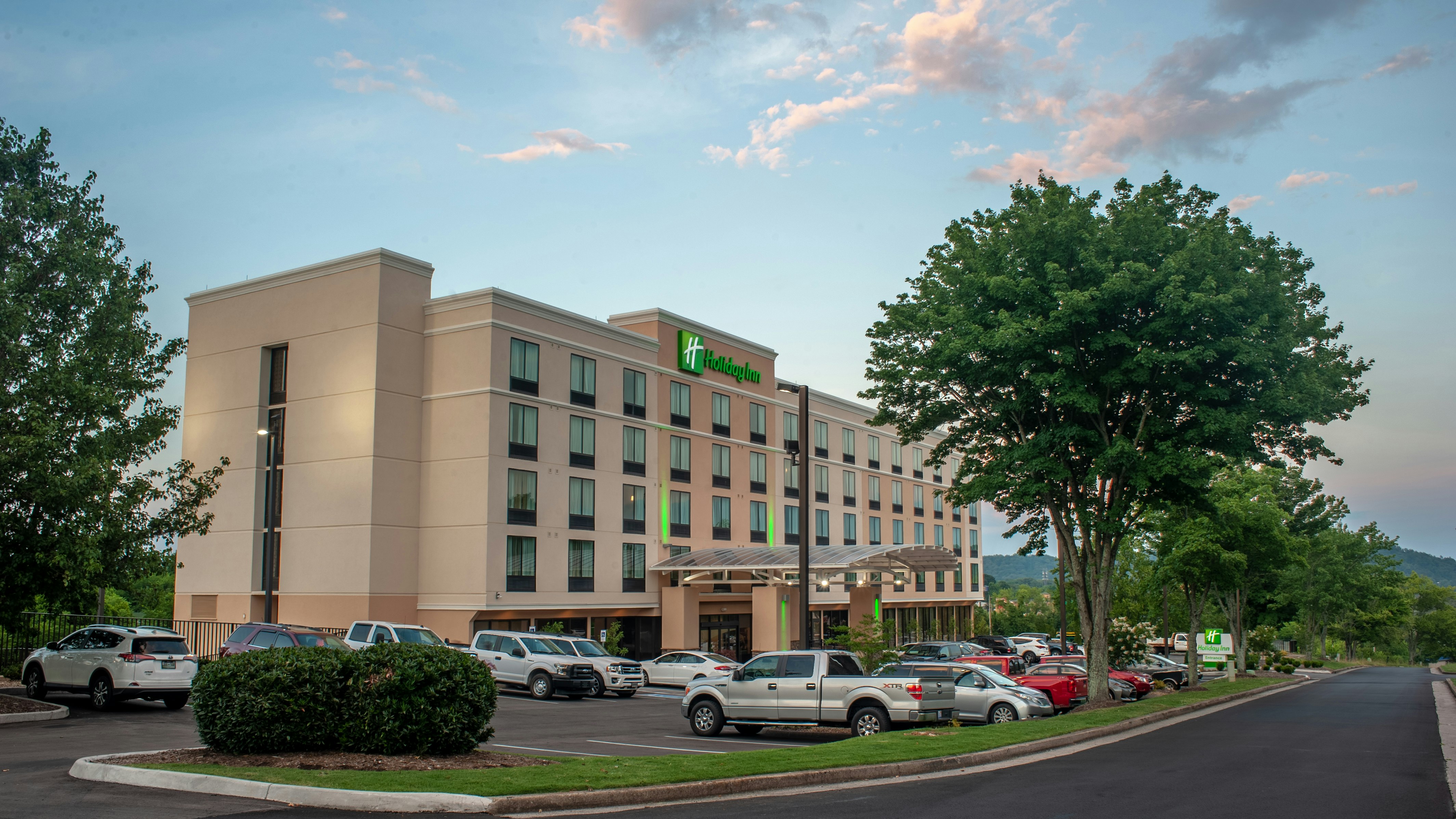 Holiday Inn Knoxville N - Merchant Drive 5/77
