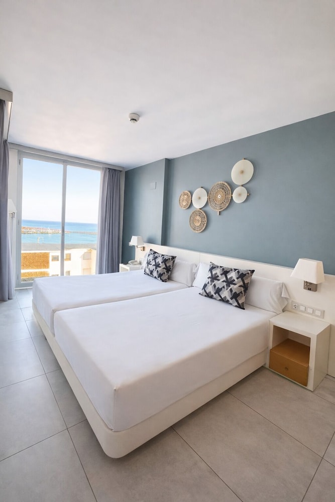 Master, Suite, 2 Double Beds, Hot Tub, Terrace