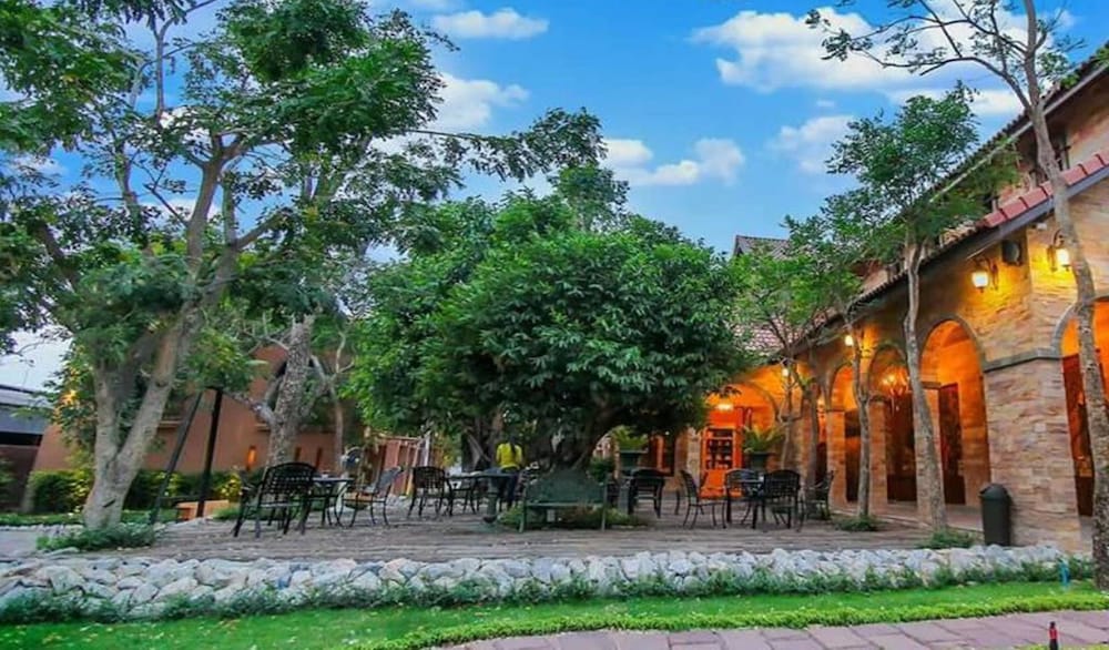 Chateau De Bear Hotel 6/28