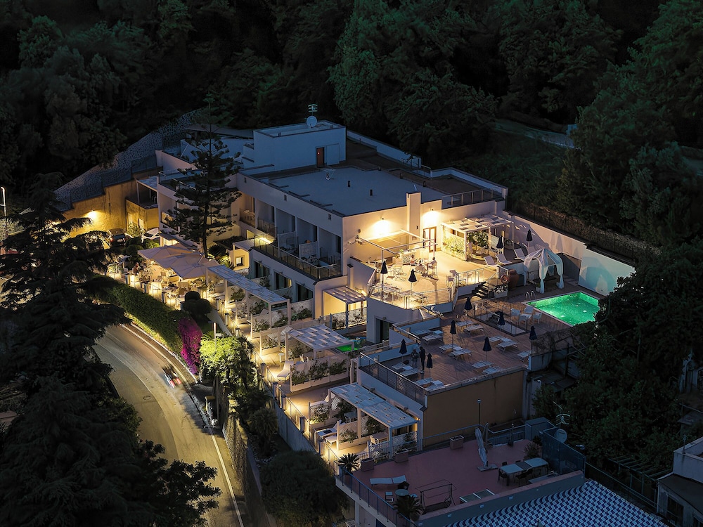 Paradiso Relais Hotel 9/92