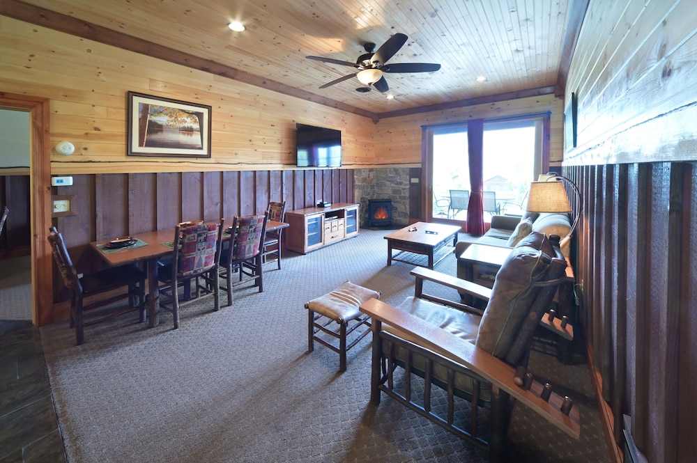 The Lodges at Cresthaven 49/60