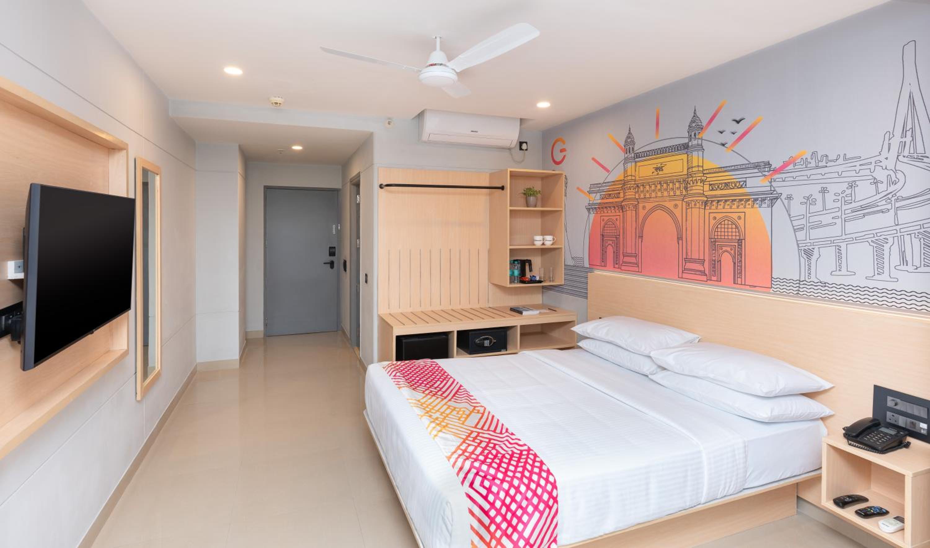 LUXURY, QUEEN BED