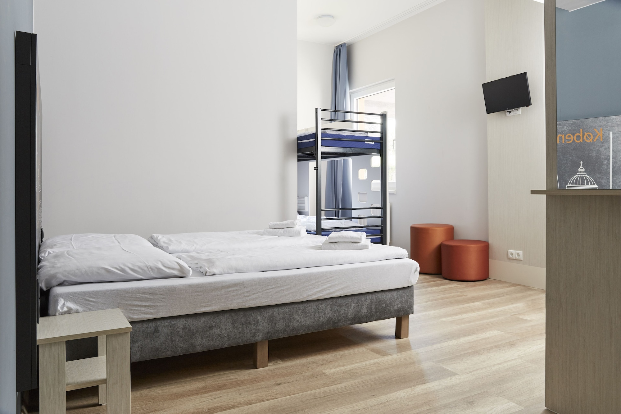 FAMILY, TWIN BEDS, BUNK BED