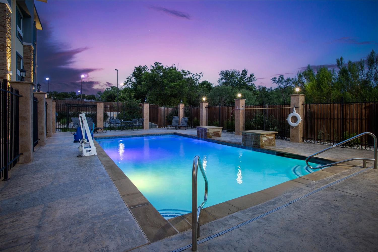 Best Western Plus Lampasas Inn and Suites 20/36