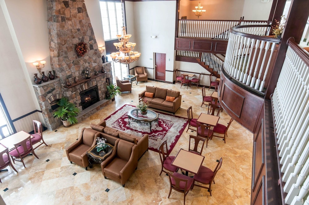 Comfort Inn & Suites Mount Pocono 34/50