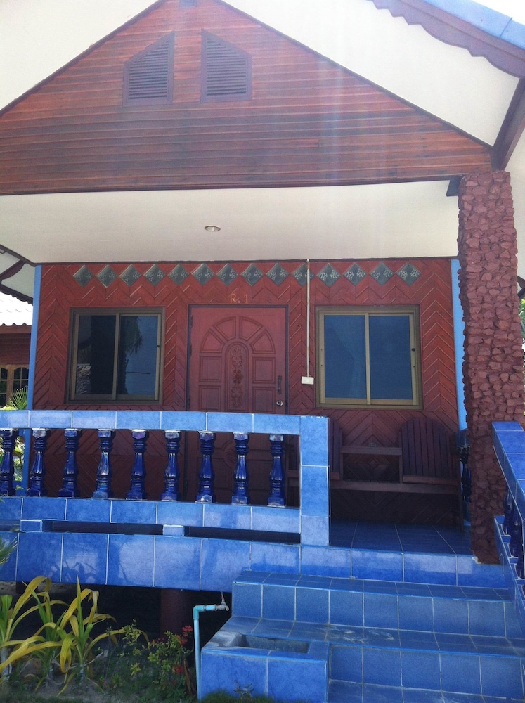 Euphoria Bungalow 2/16