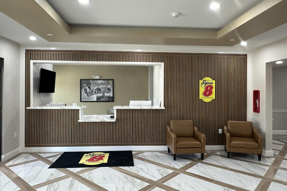 Super 8 by Wyndham Baytown 2/20