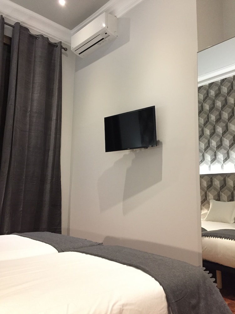 Hip Karma Hostel Shared Rooms 15/50