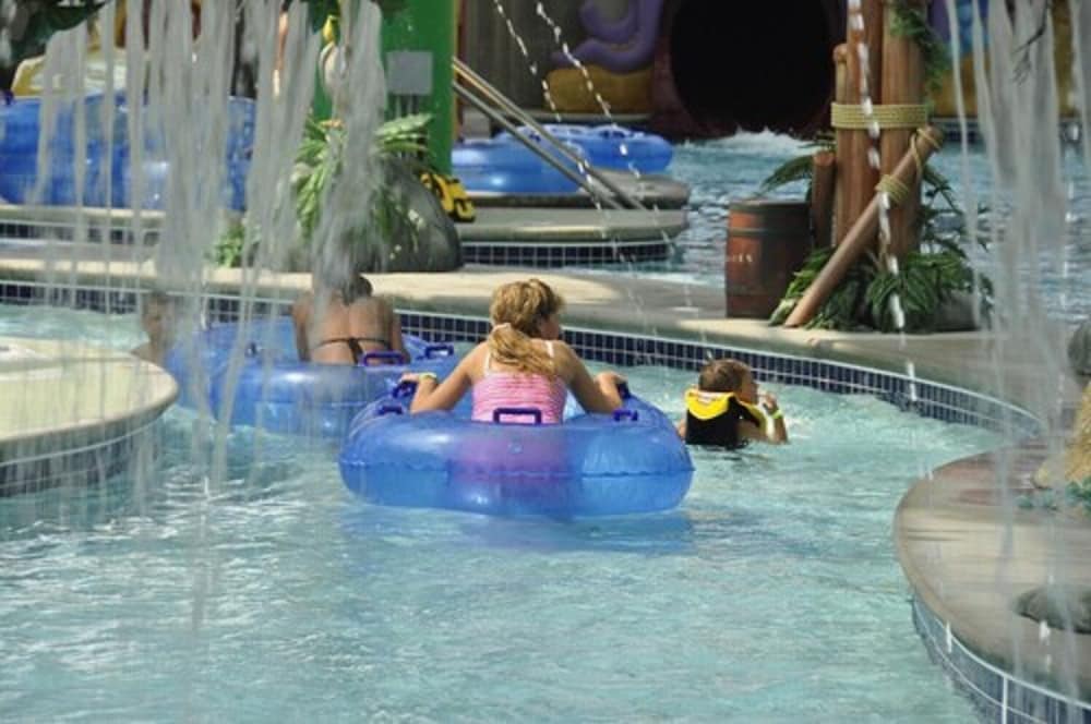 Big Splash Adventure Indoor Water Park Resort 13/28