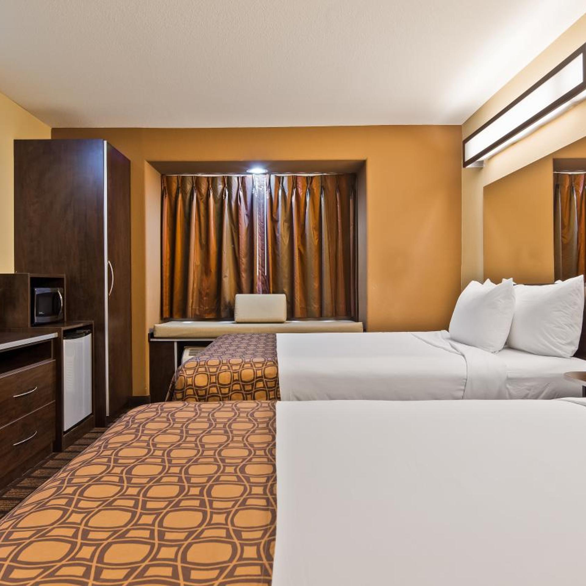 Room, 2 Queen Beds, Bathtub, Accessible, Microtel Inn and Suites By Wyndham Round Rock 3/7