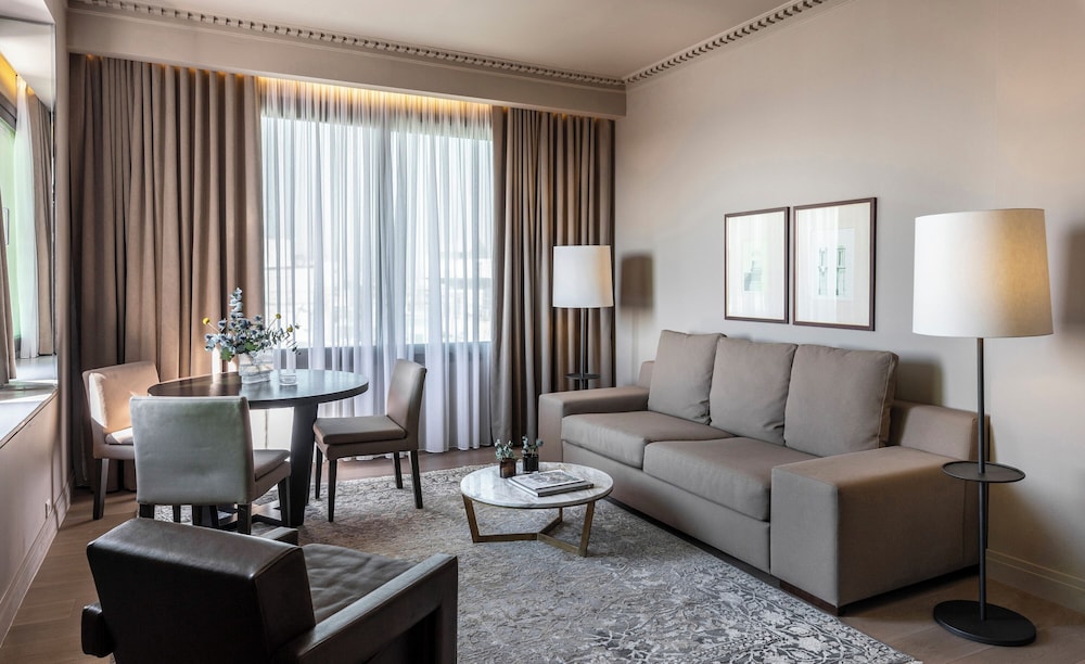 NJV Athens Plaza 54/75
